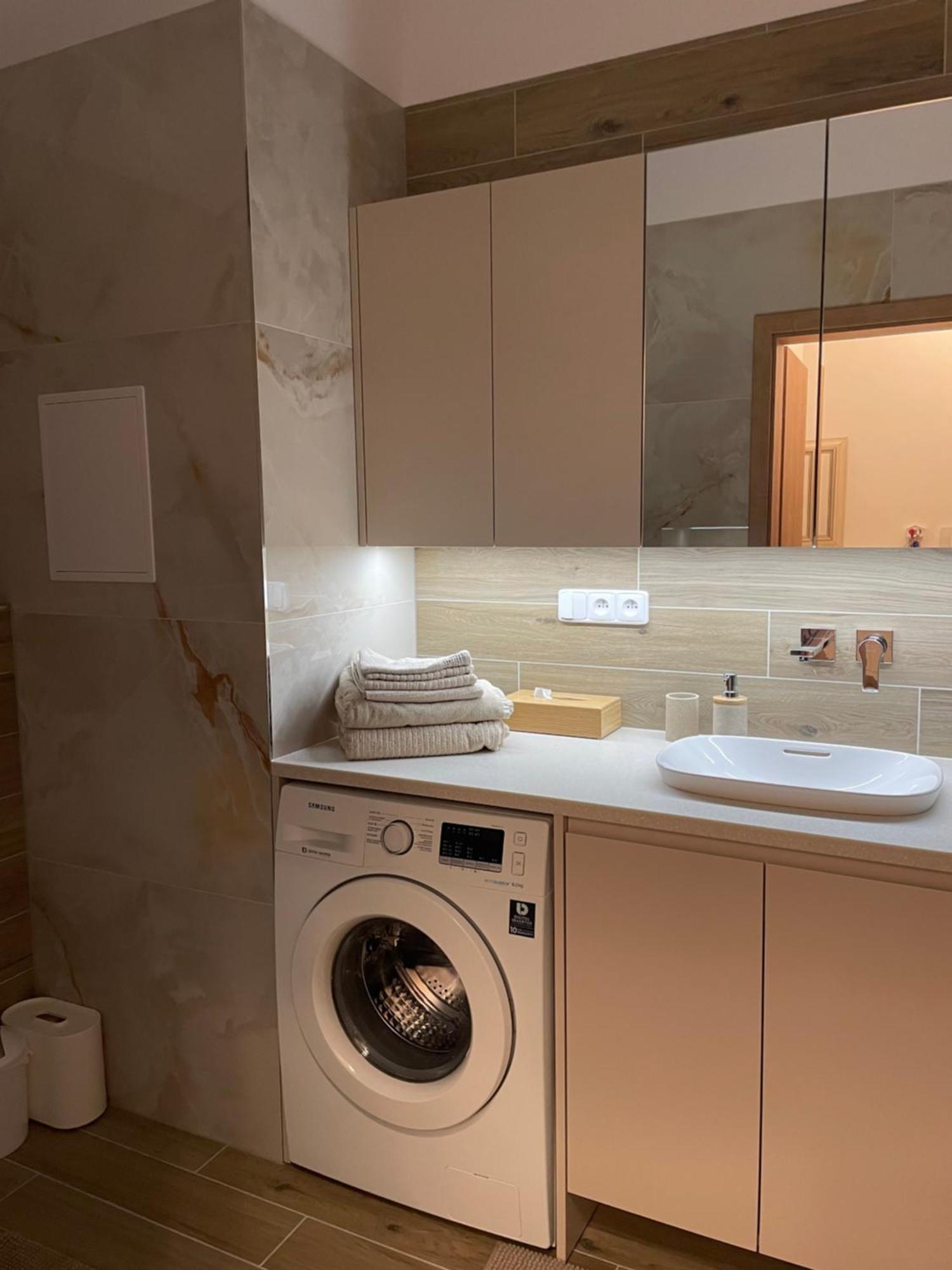 Castle View Apartment With Free Parking براتسيلافا المظهر الخارجي الصورة
